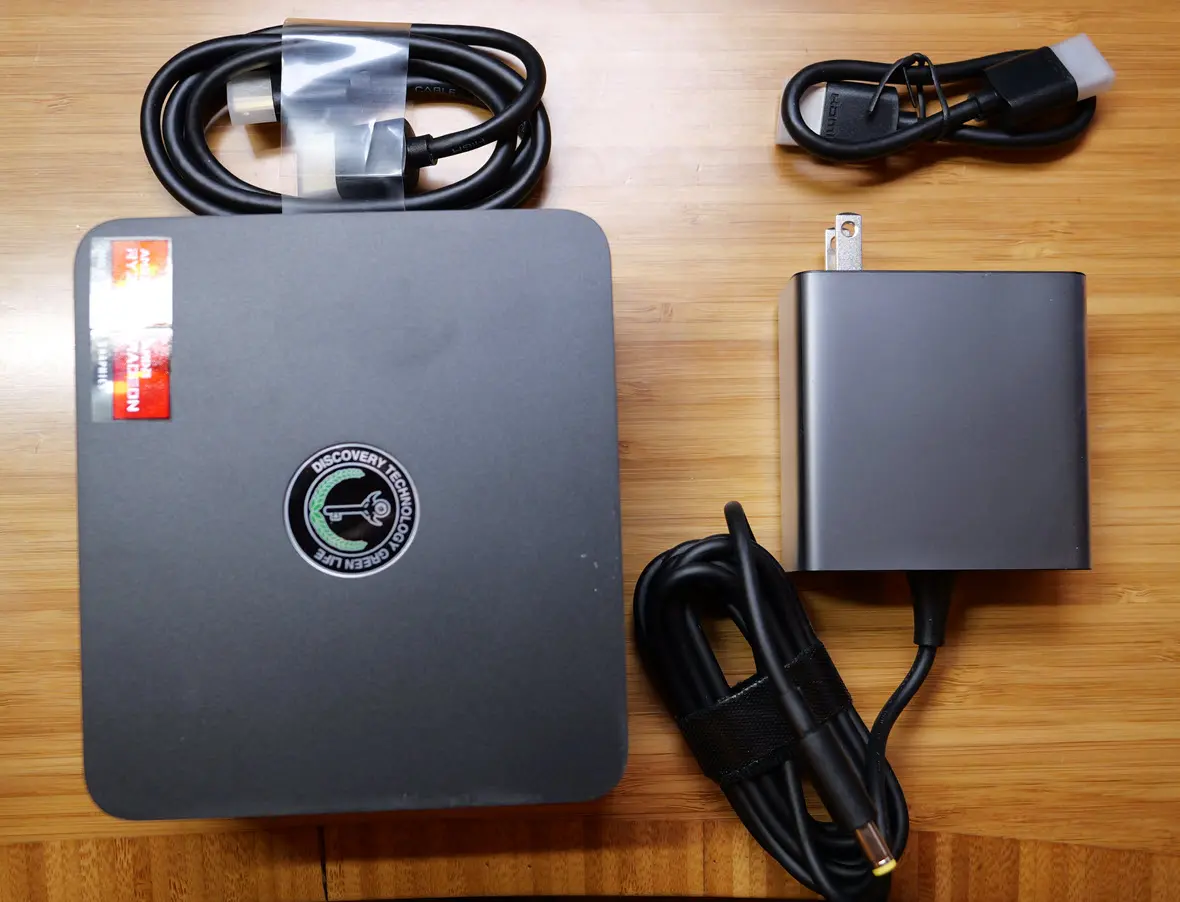 The trigkey s7 pro and the included cables