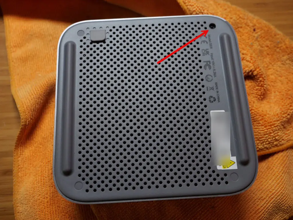 Screws are underneath the rubber feet in the beelink ser9 max