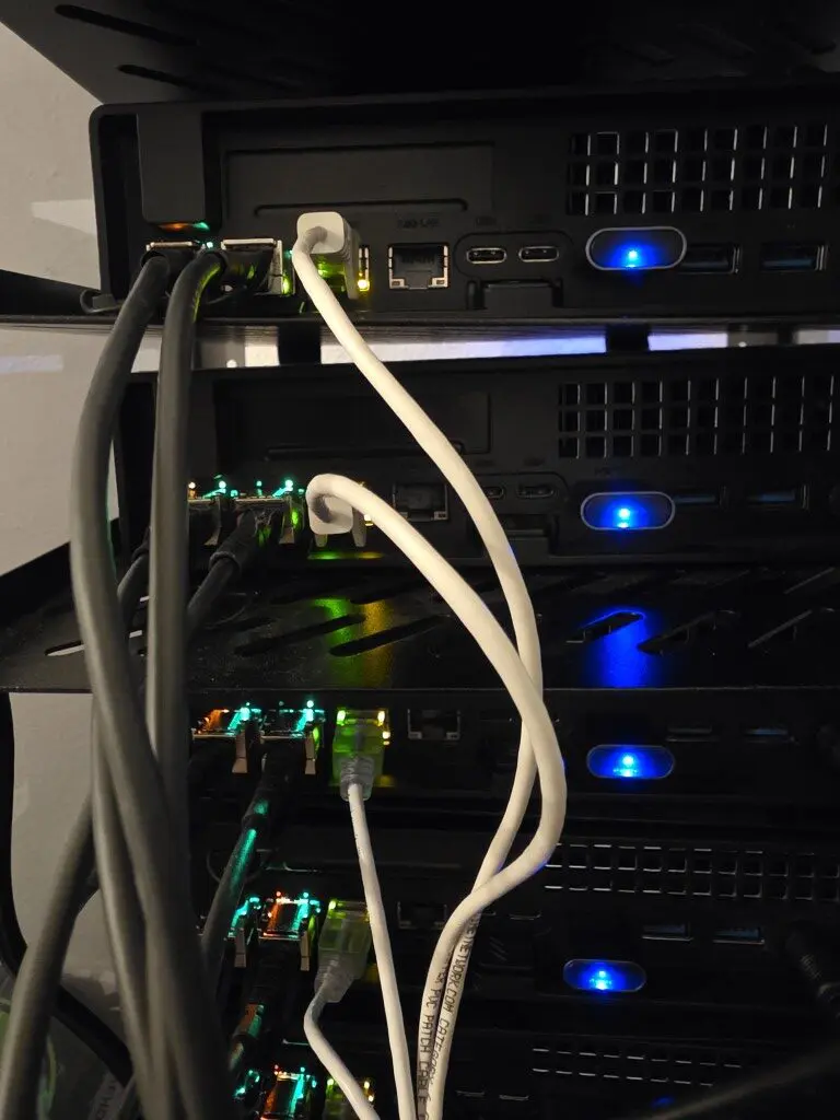 Viewing the hdmi dummy plugs and the intel vpro uplinks