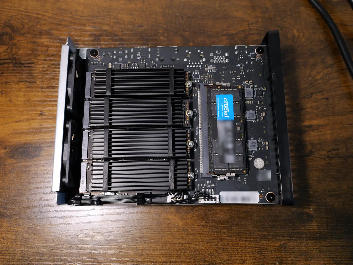 Inside the f8 ssd plus with 4 drives already installed