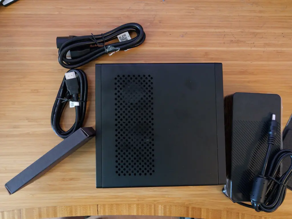 What the minisforum ms 03 comes with