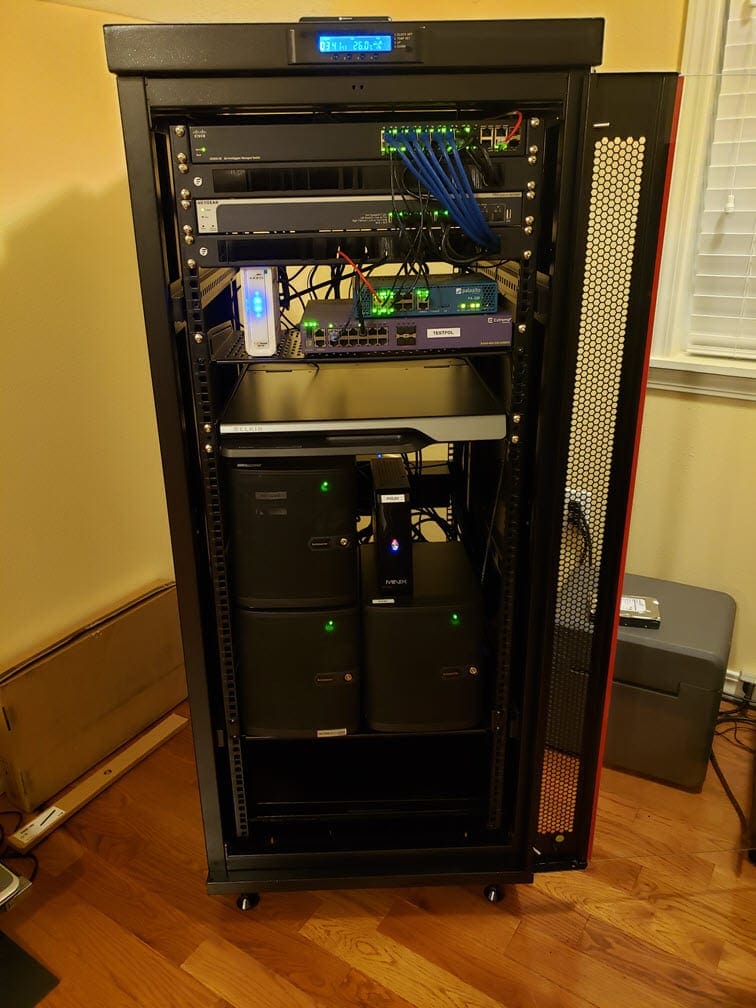After-the-upgrade-to-the-SysRacks-27U-rack-for-home-lab