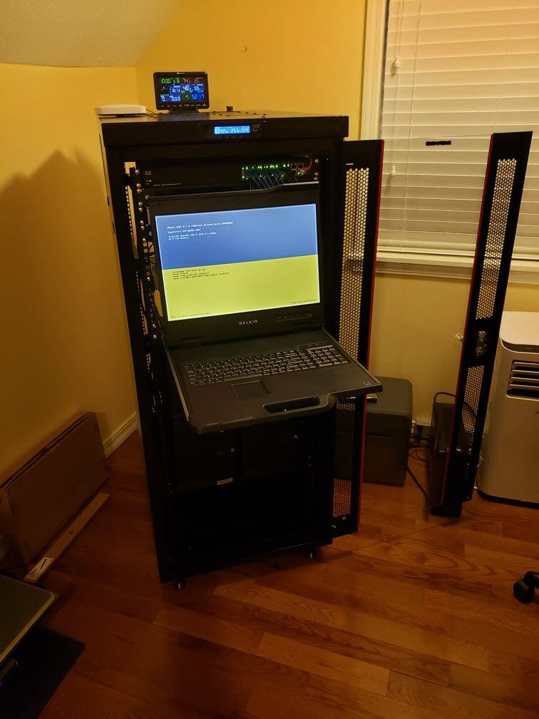 Home-Lab-Rack-with-KMM-console